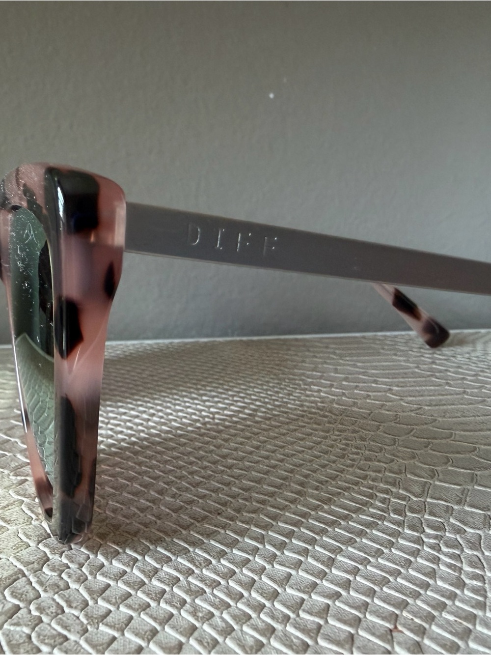 Diff Eyewear Pink Tortoiseshell Sunglasses - Picture 2 of 3